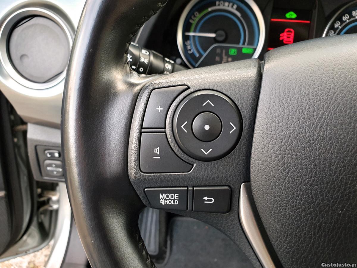 Toyota Auris Touring Sports 1.8 VVT-i HSD Comfort — fotografia 3