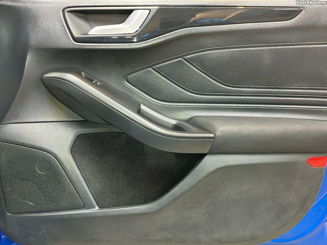 Ford Focus 1.0 EcoBoost MHEV ST-Line — fotografia 2