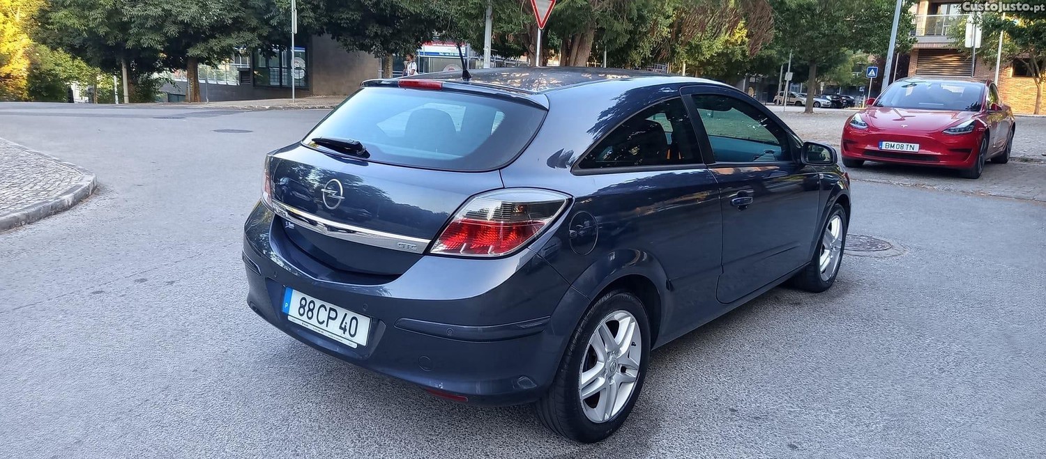 Opel Astra GTC — fotografia 8