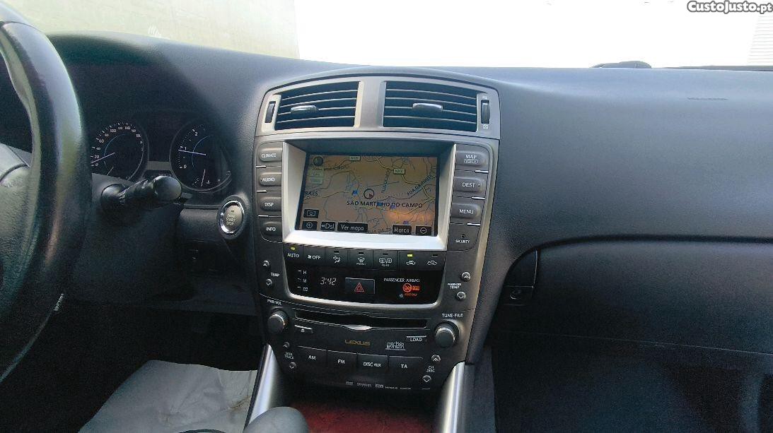 Lexus IS Luxury Fuul Extras — fotografia 3
