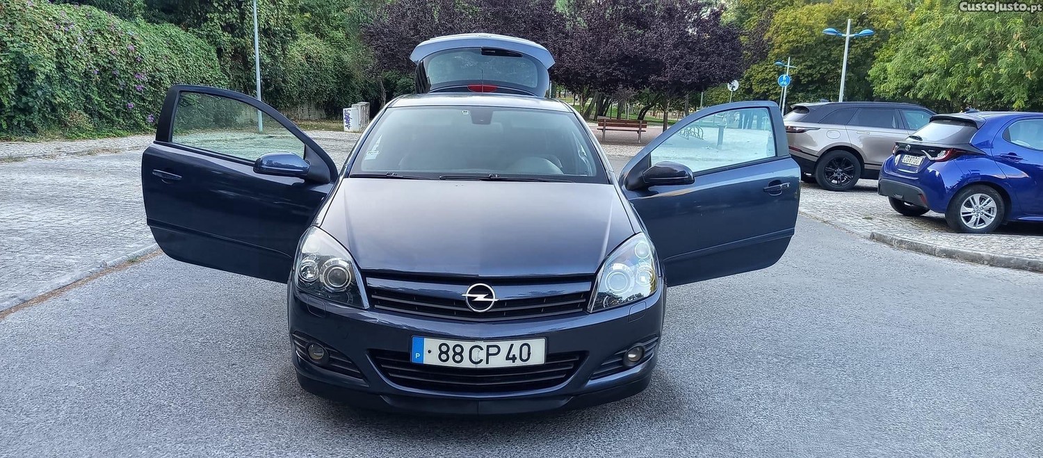 Opel Astra GTC — fotografia 11
