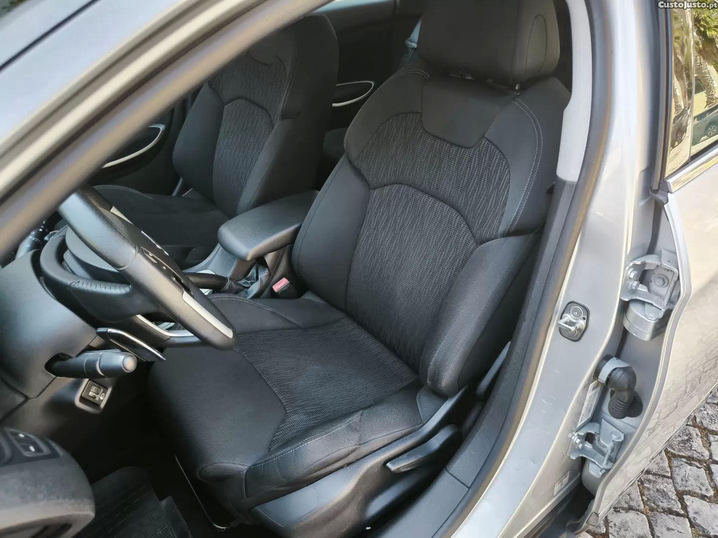 Citroën C4 1.6 hdi exclusive auto — fotografia 12