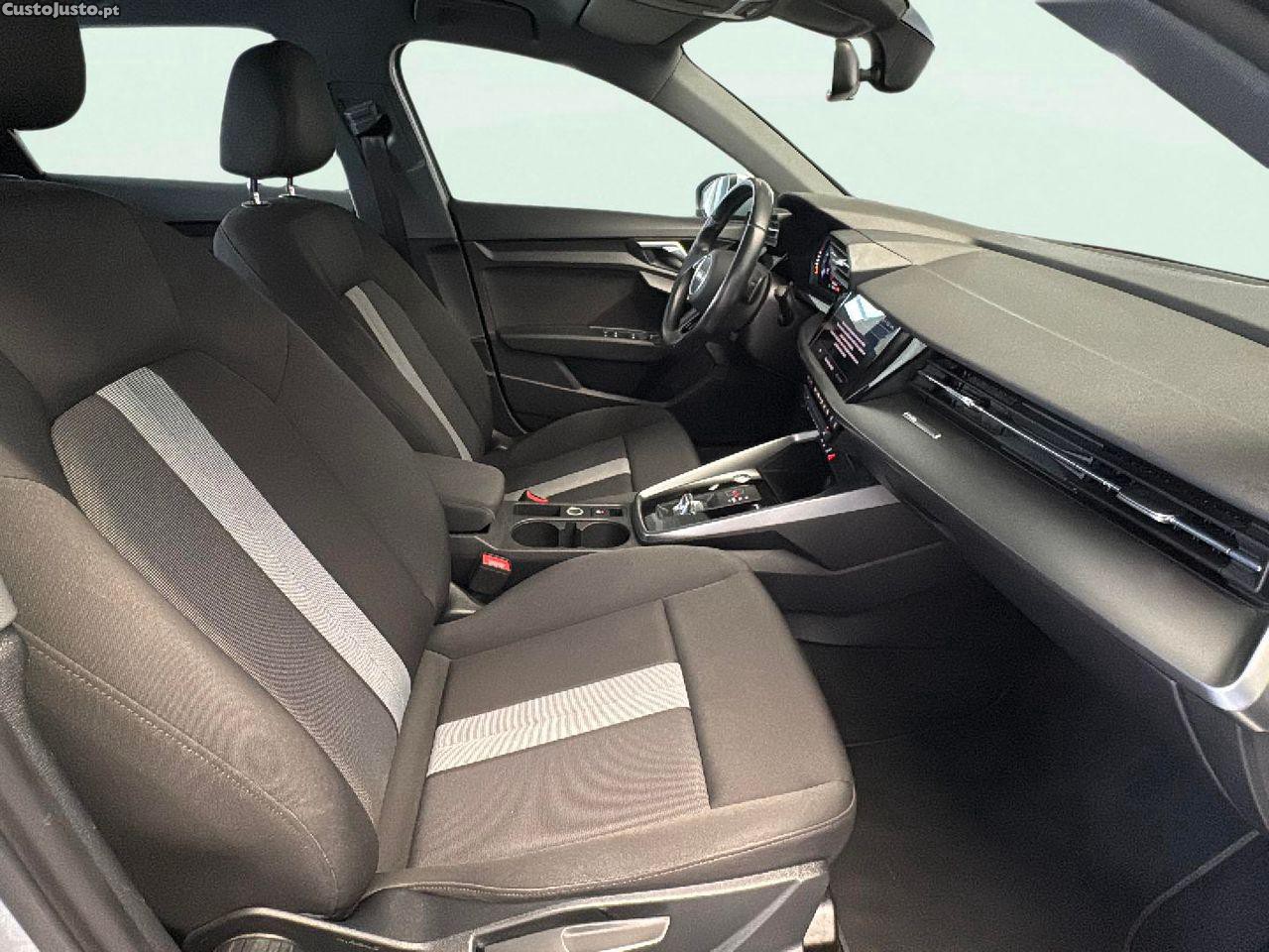 Audi A3 Sportback 30 TFSI S tronic — fotografia 3