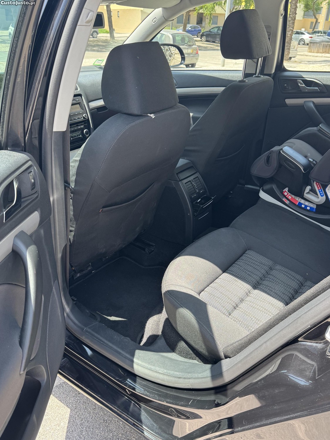 Skoda Octavia 1.6TDI 105cv c/ histórico — fotografia 3