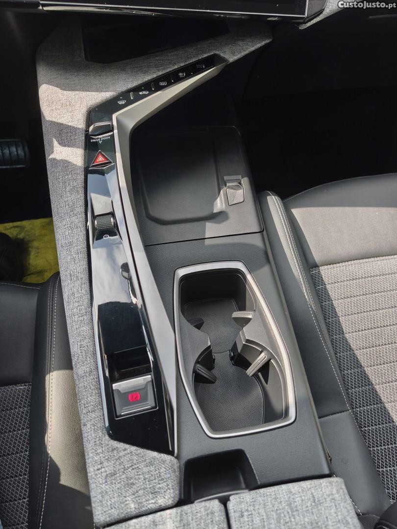 Peugeot 3008 1.2 Hybrid Allure e-DCS6 — fotografia 17