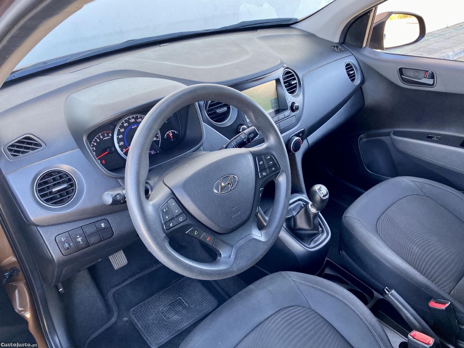 Hyundai i10 1.0 Gasolina — fotografia 6