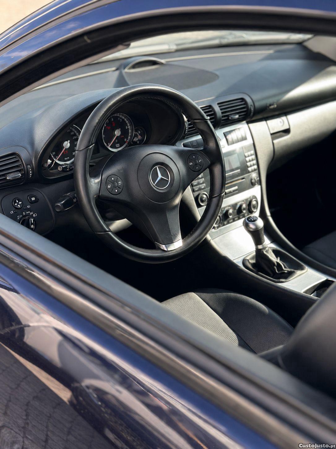 Mercedes-Benz Classe CLC Coupé Compacto Premium — fotografia 3