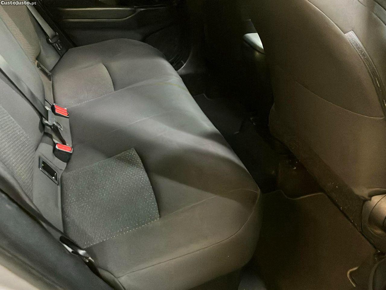 Toyota C-HR 1.8 HSD Comfort — fotografia 7