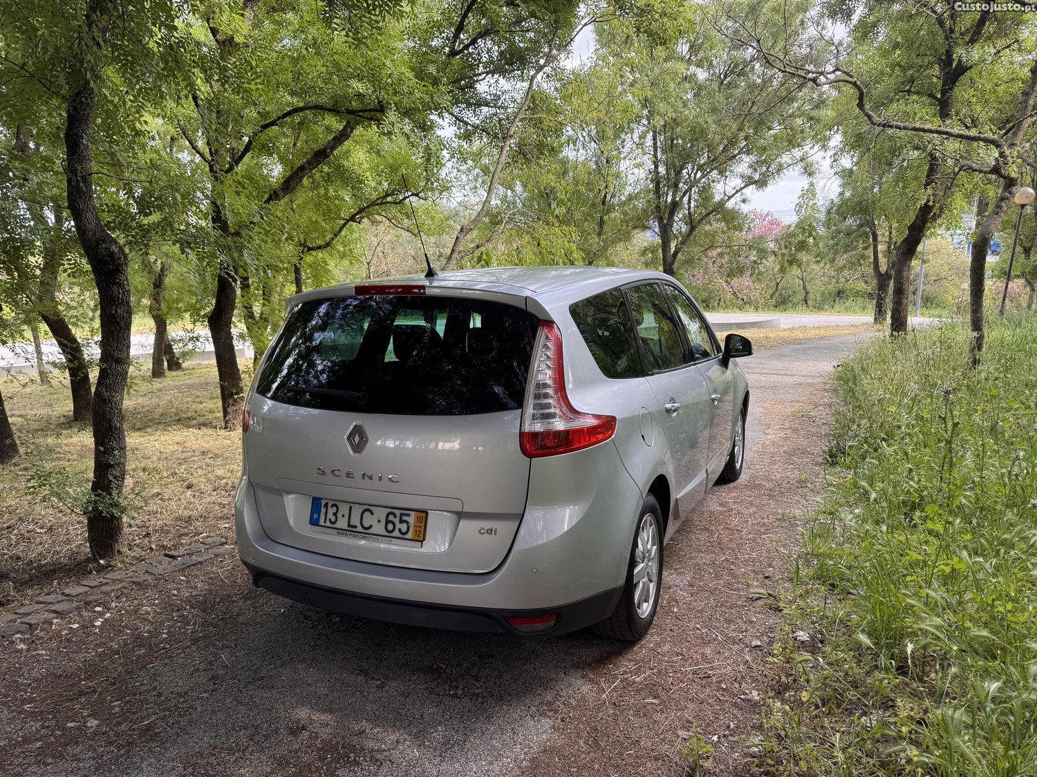 Renault Grand Scénic 1.9DCI Luxe — fotografia 9