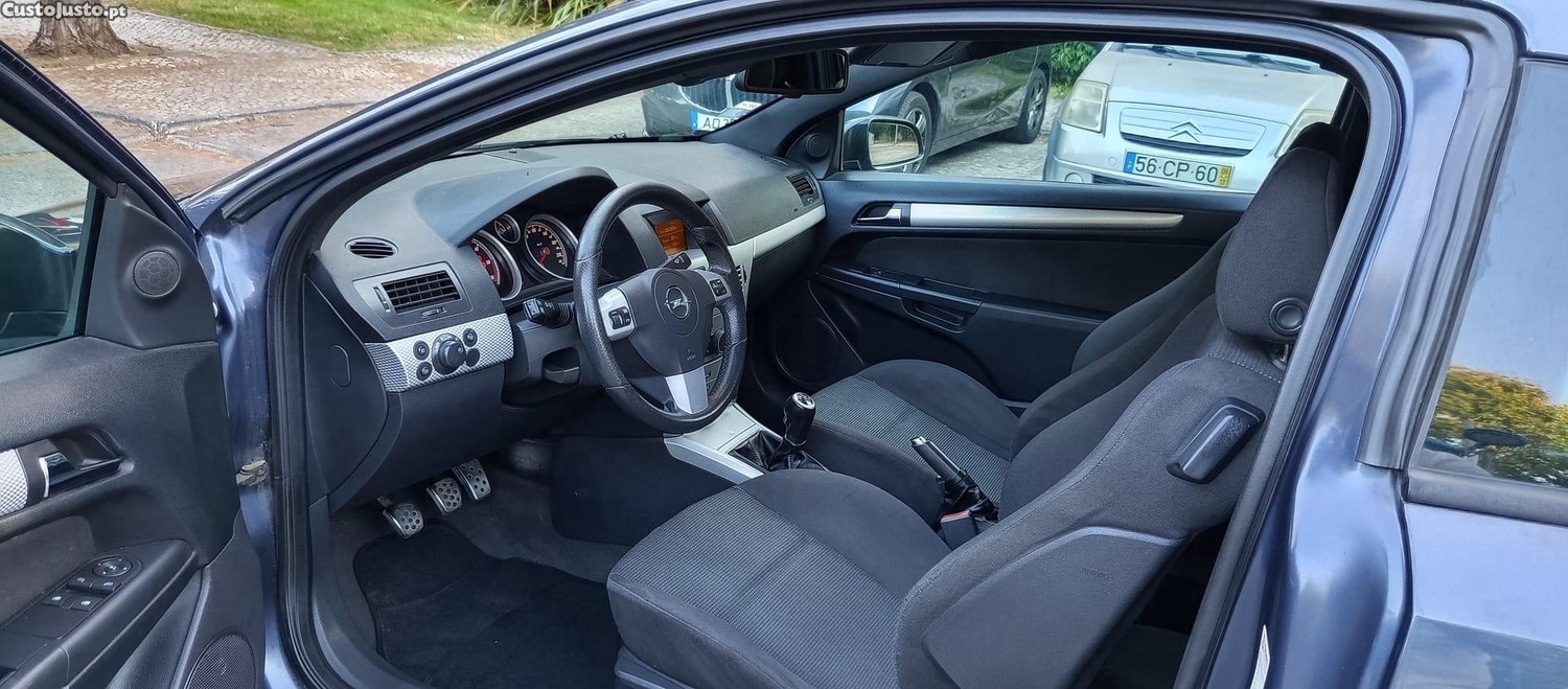 Opel Astra GTC — fotografia 4
