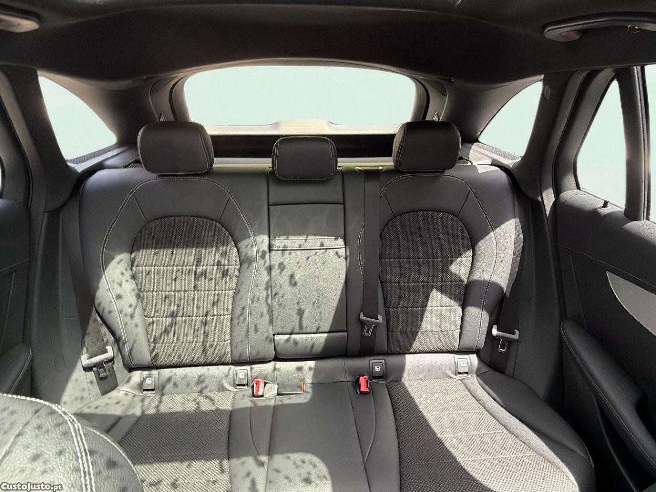 Mercedes-Benz GLC 300 e 4Matic — fotografia 4