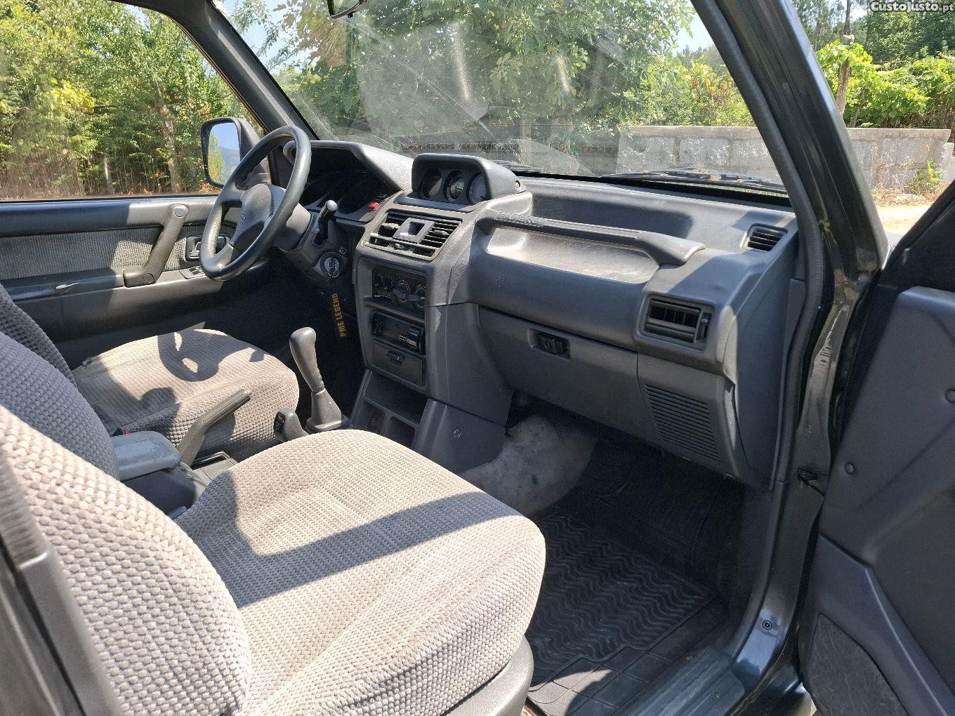 Mitsubishi Pajero GLS 2.5 — fotografia 2