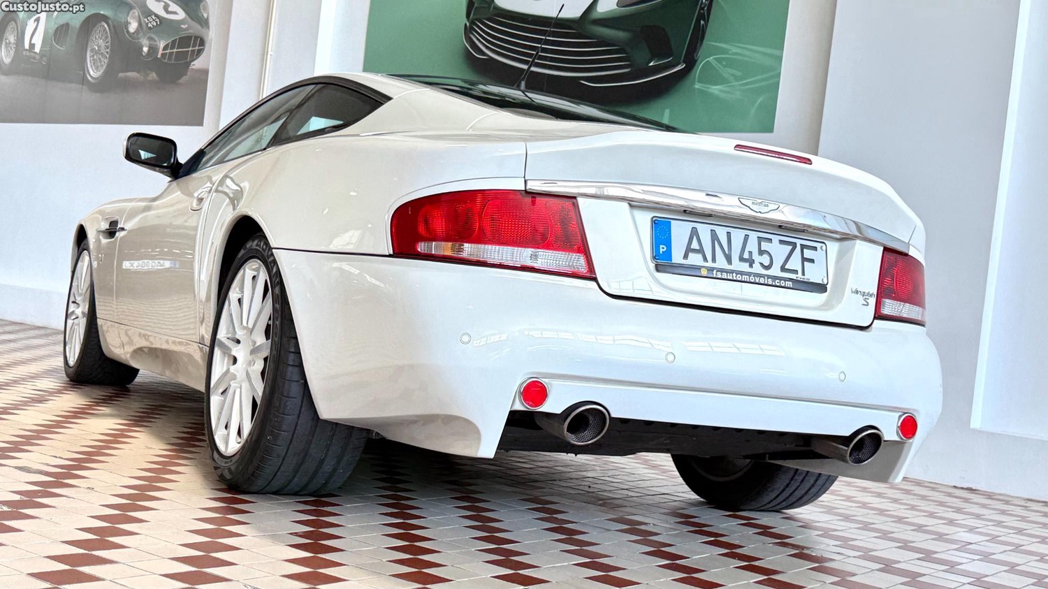 Aston Martin V12 Vanquish S — fotografia 20