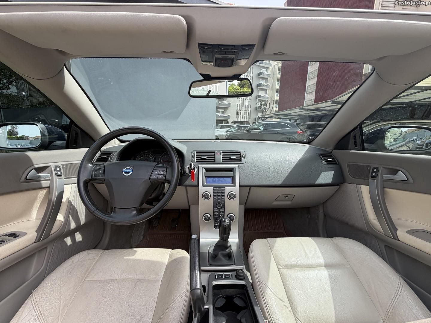 Volvo C70 2.0 D Momentum — fotografia 8