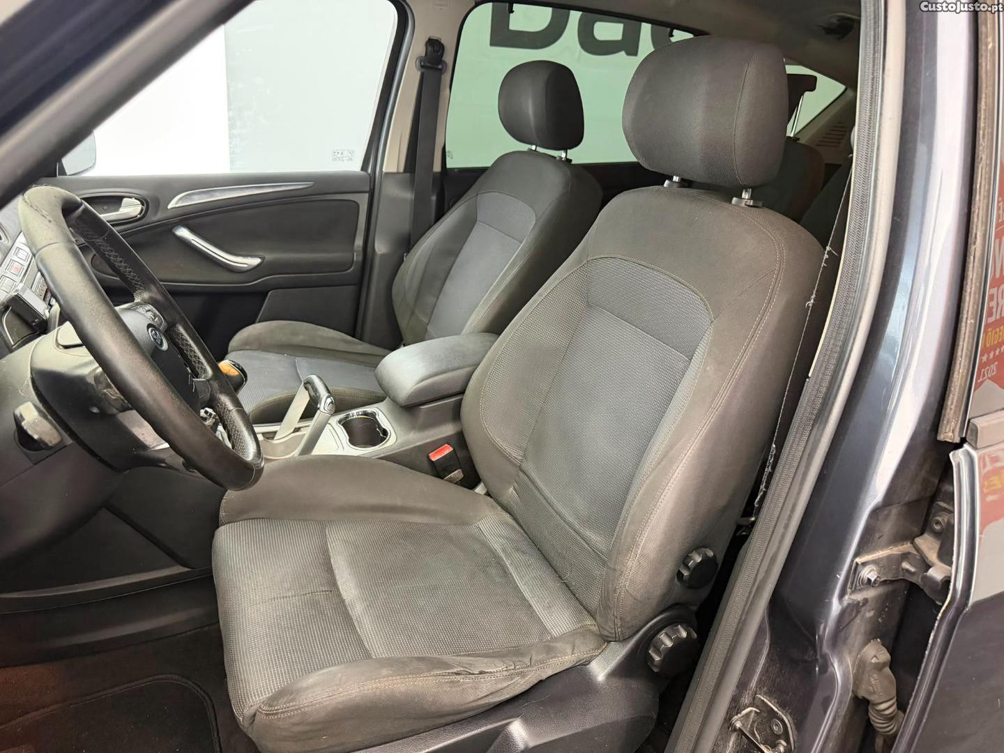Ford S-Max 2.0TDCI 7L — fotografia 9