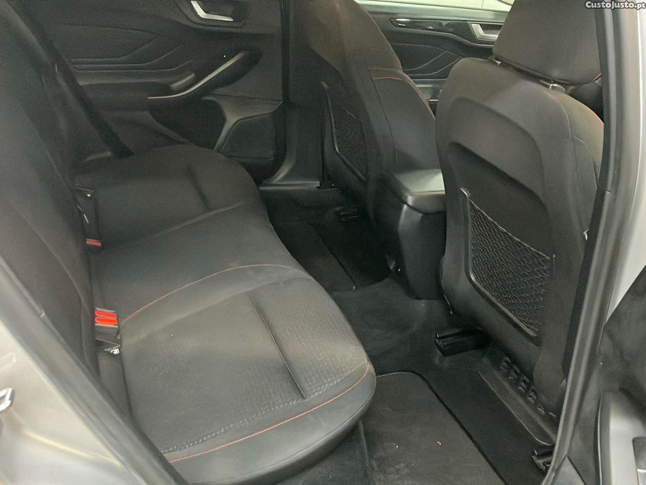 Ford Focus 1.0 EcoBoost MHEV ST-Line — fotografia 8