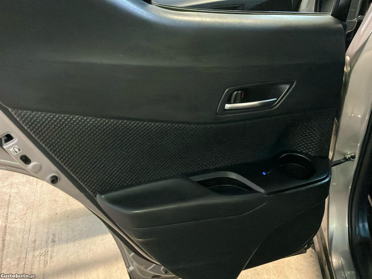 Toyota C-HR 1.8 HSD Comfort — fotografia 4