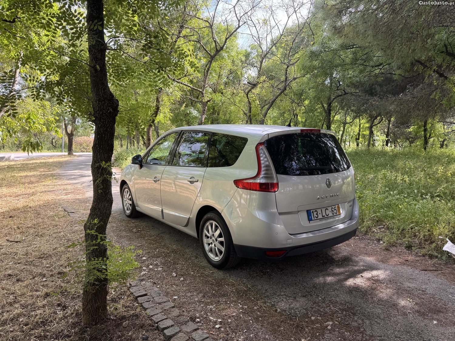 Renault Grand Scénic 1.9DCI Luxe — fotografia 8