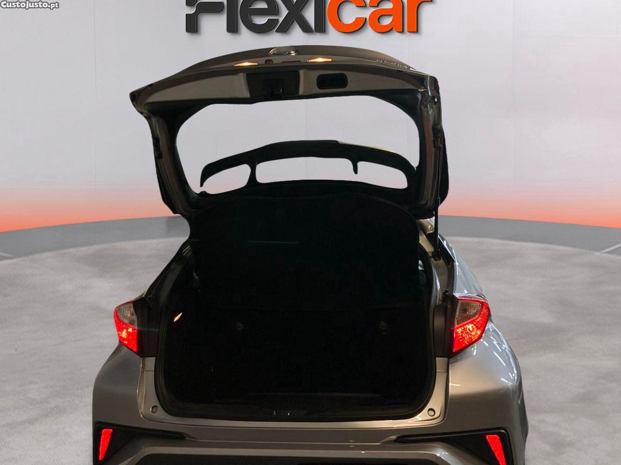 Toyota C-HR 1.8 HSD Comfort — fotografia 5