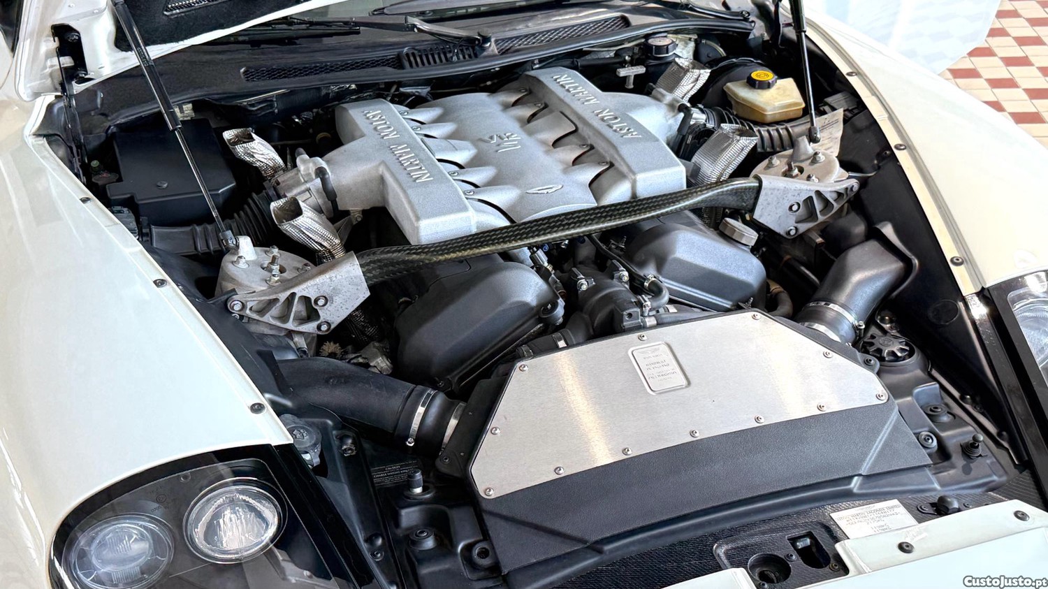 Aston Martin V12 Vanquish S — fotografia 2