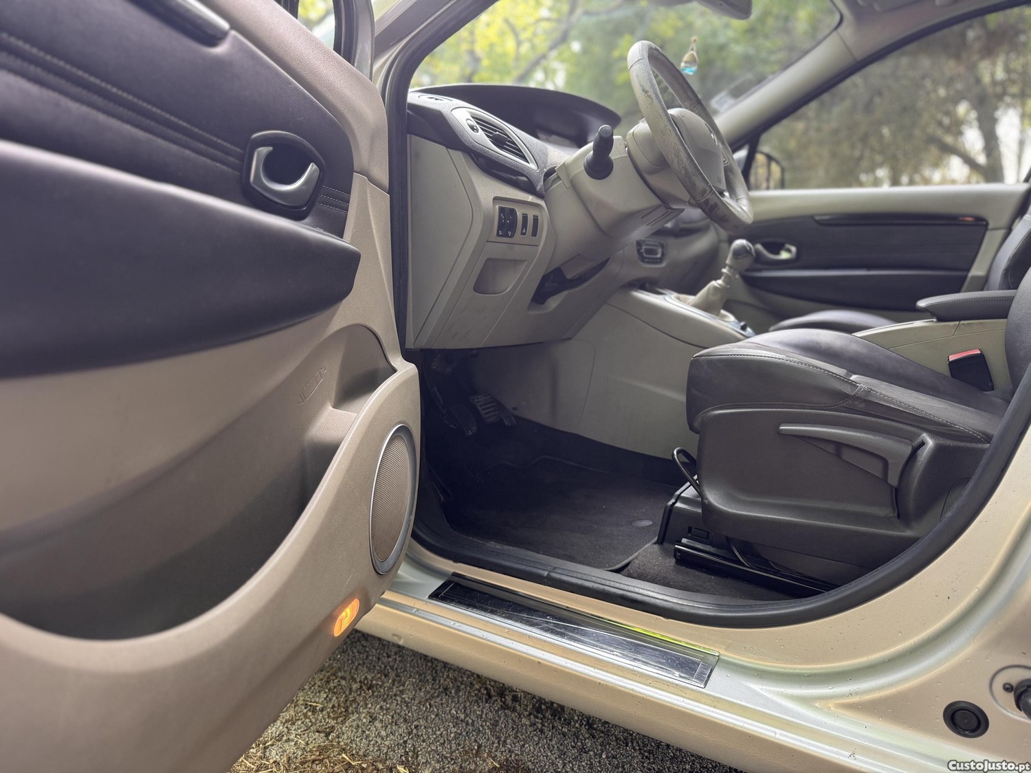 Renault Grand Scénic 1.9DCI Luxe — fotografia 3