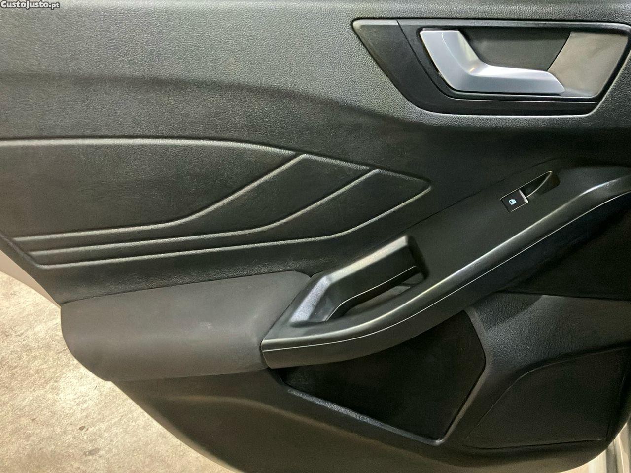 Ford Focus 1.0 EcoBoost MHEV ST-Line — fotografia 4