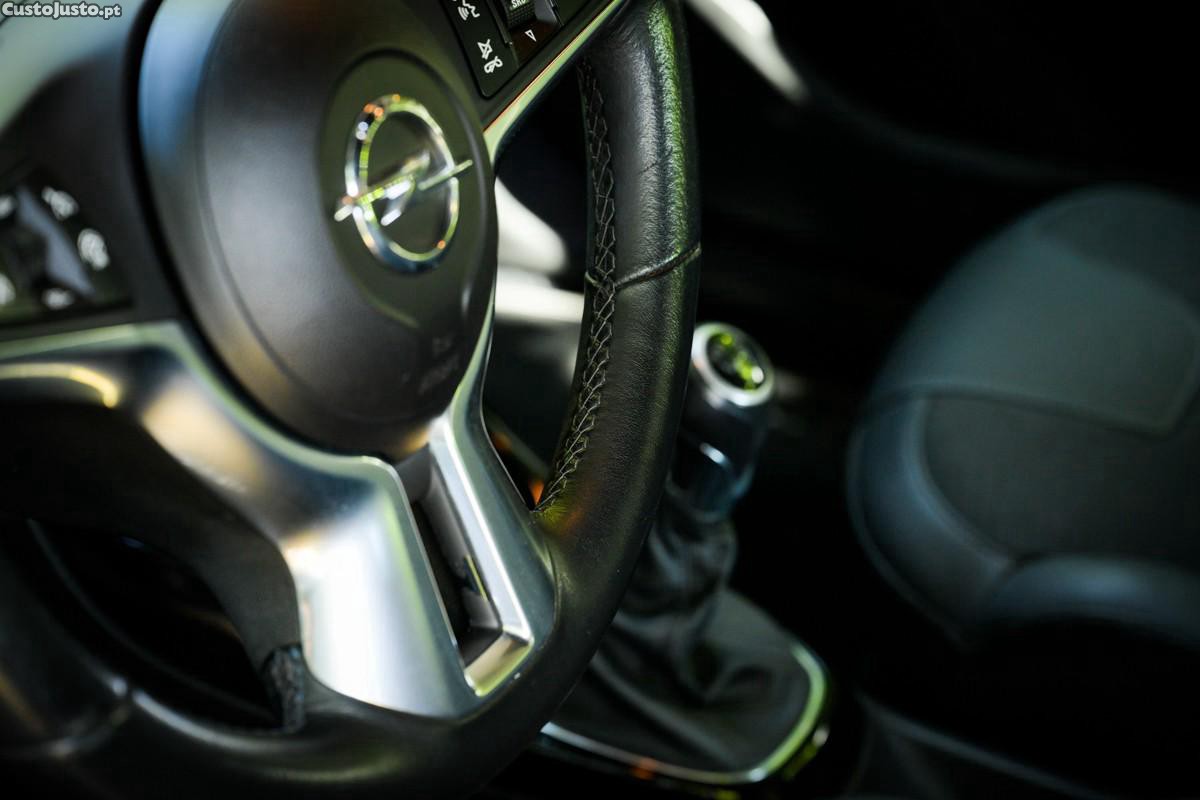 Opel Adam 1.0 T Rocks — fotografia 2