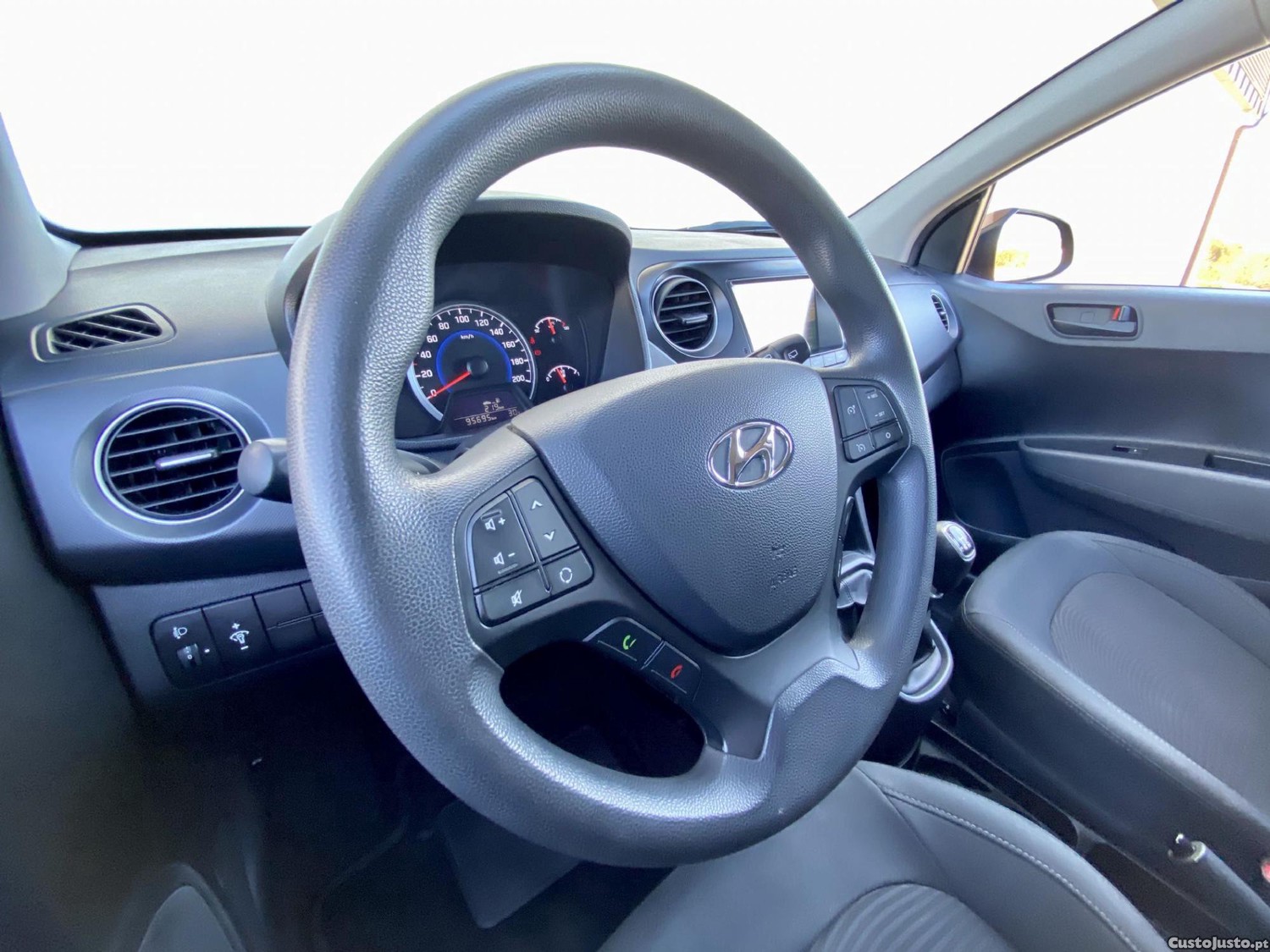 Hyundai i10 1.0 Gasolina — fotografia 5