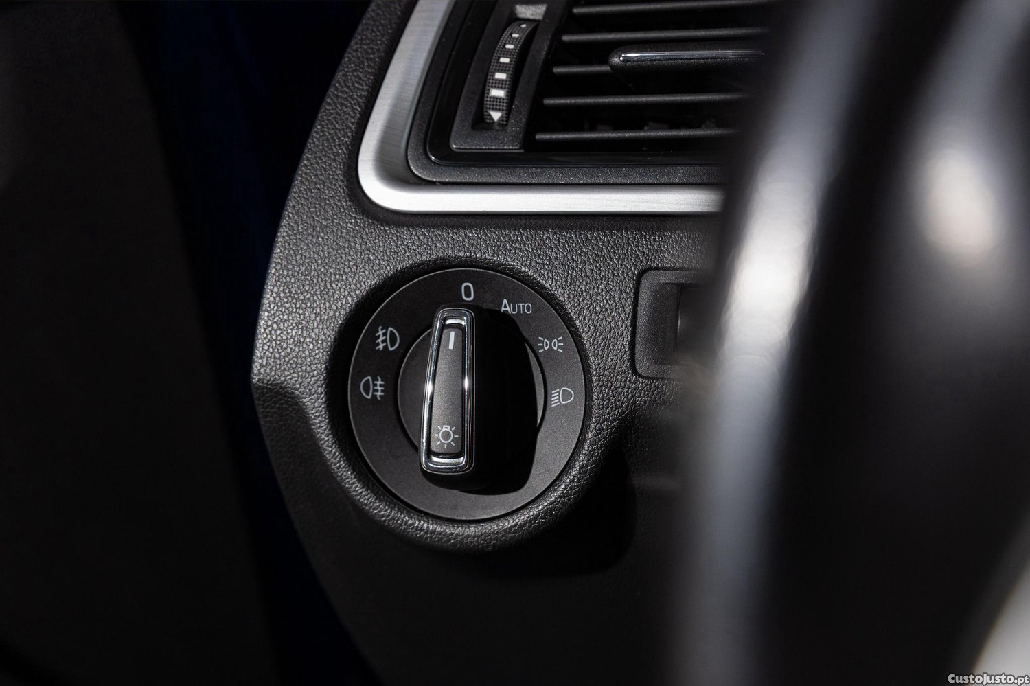 Skoda Rapid 1.4 TDi Ambition DSG — fotografia 7