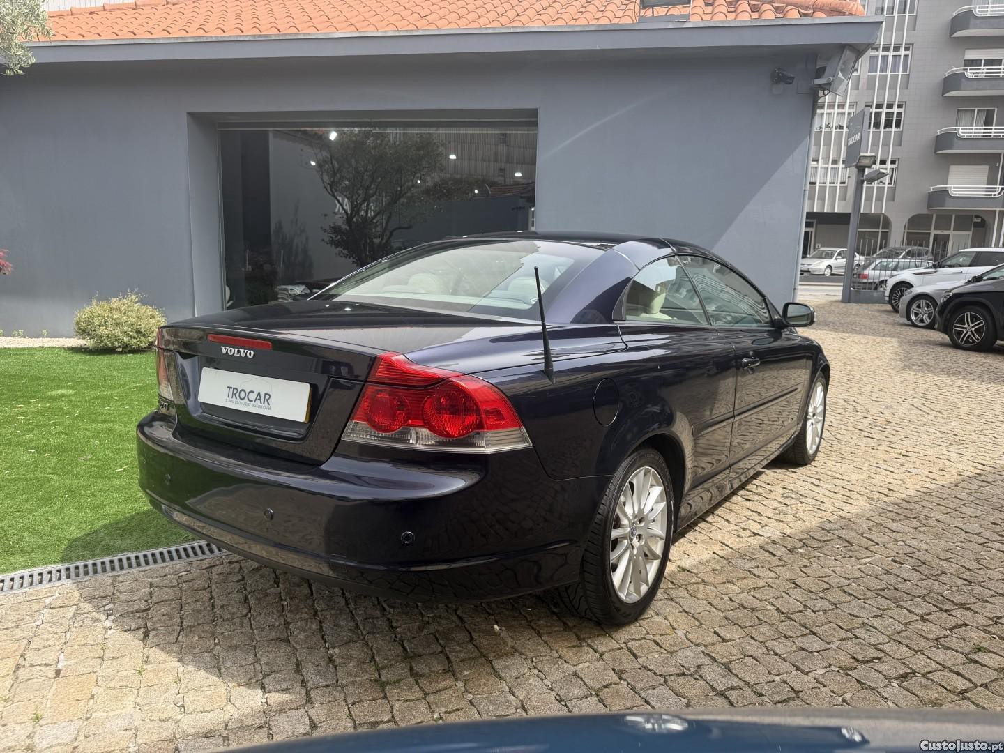 Volvo C70 2.0 D Momentum — fotografia 16