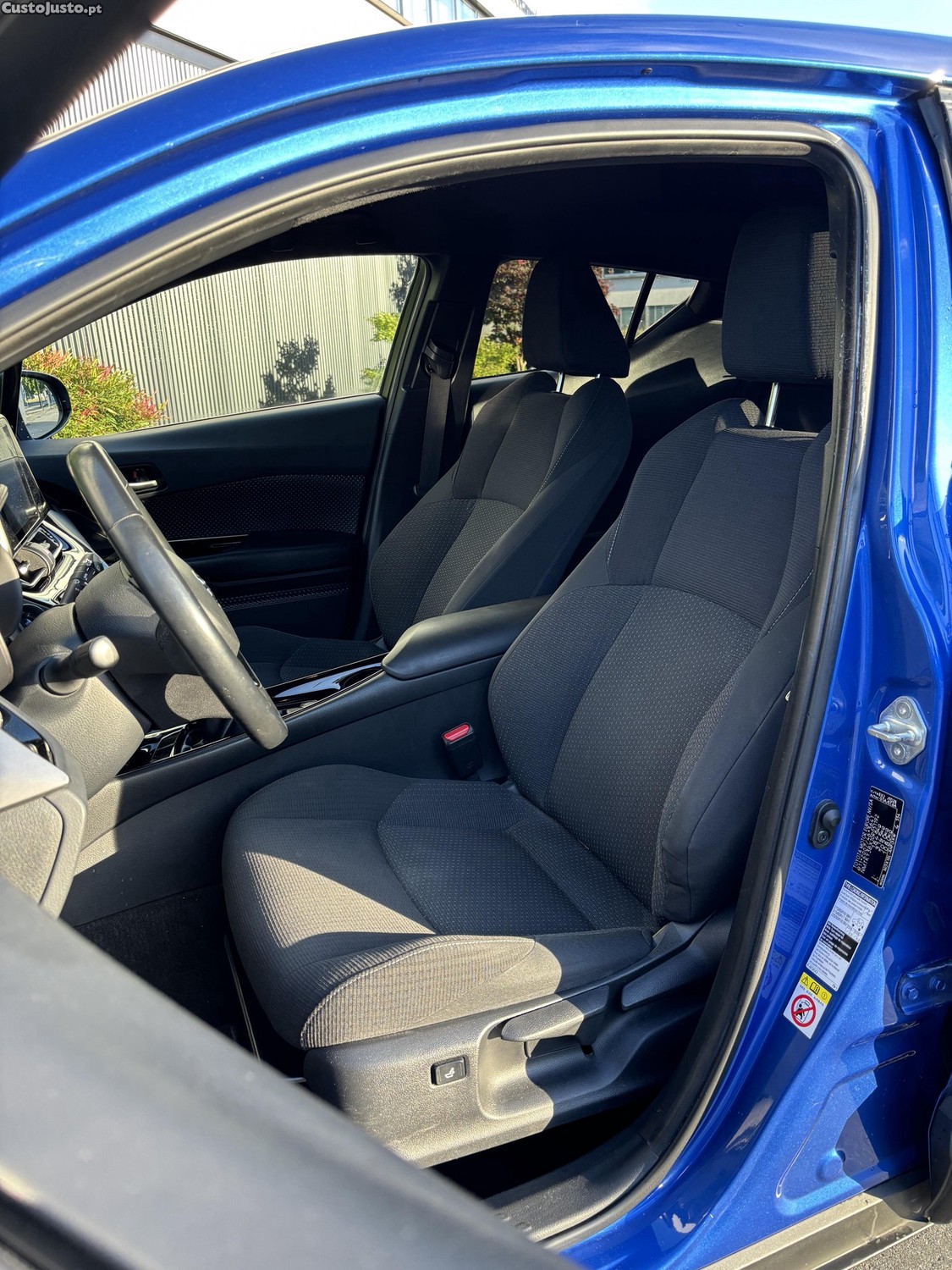 Toyota C-HR 1.2 TURBO — fotografia 5