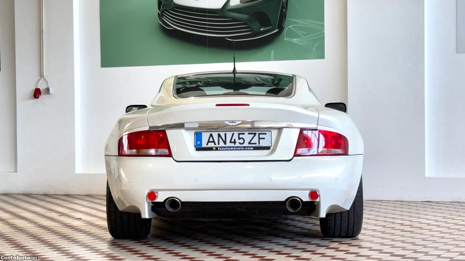 Aston Martin V12 Vanquish S — fotografia 21