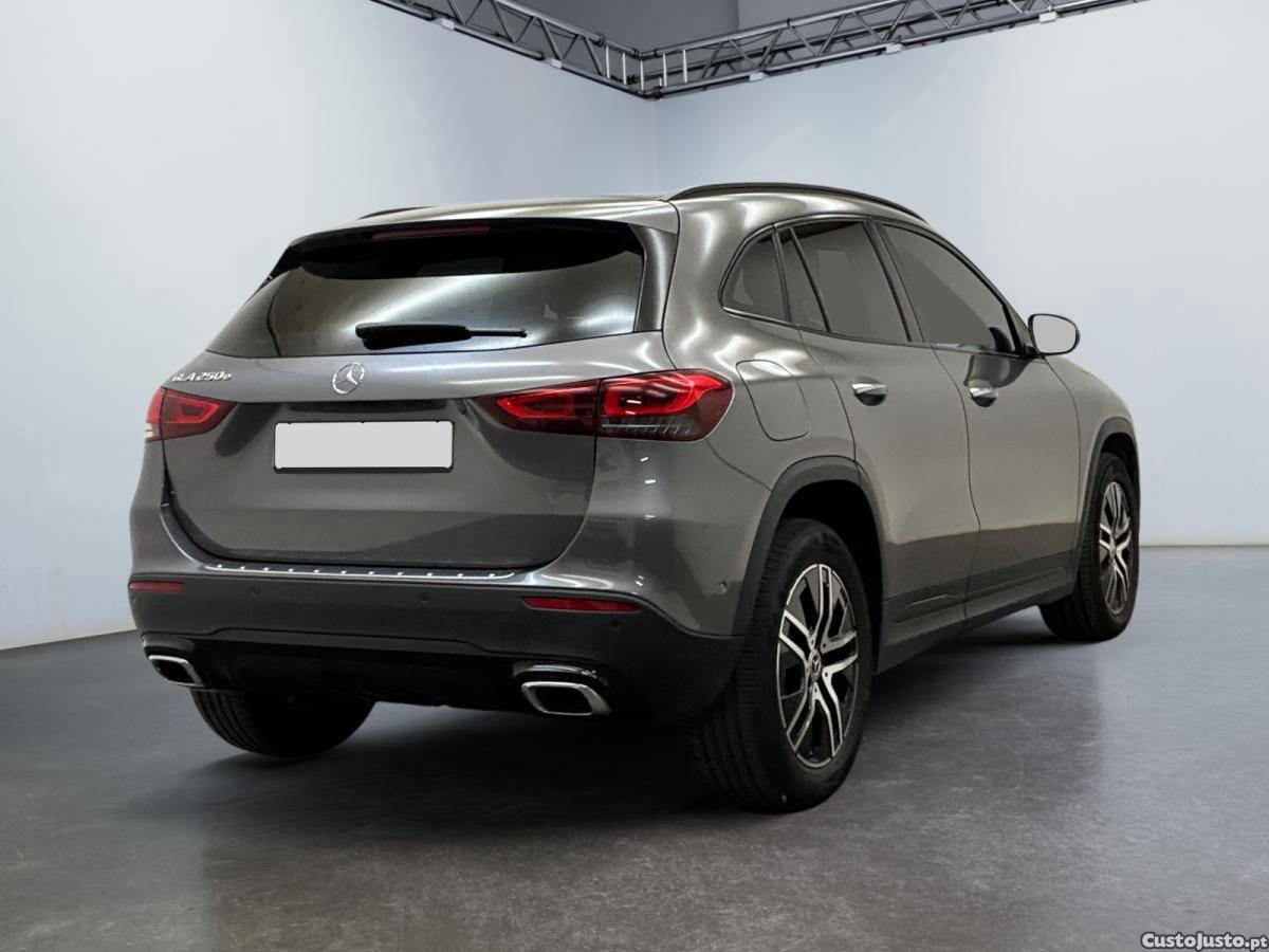 Mercedes-Benz GLA 250 e Business Line 8G-DCT — fotografia 10