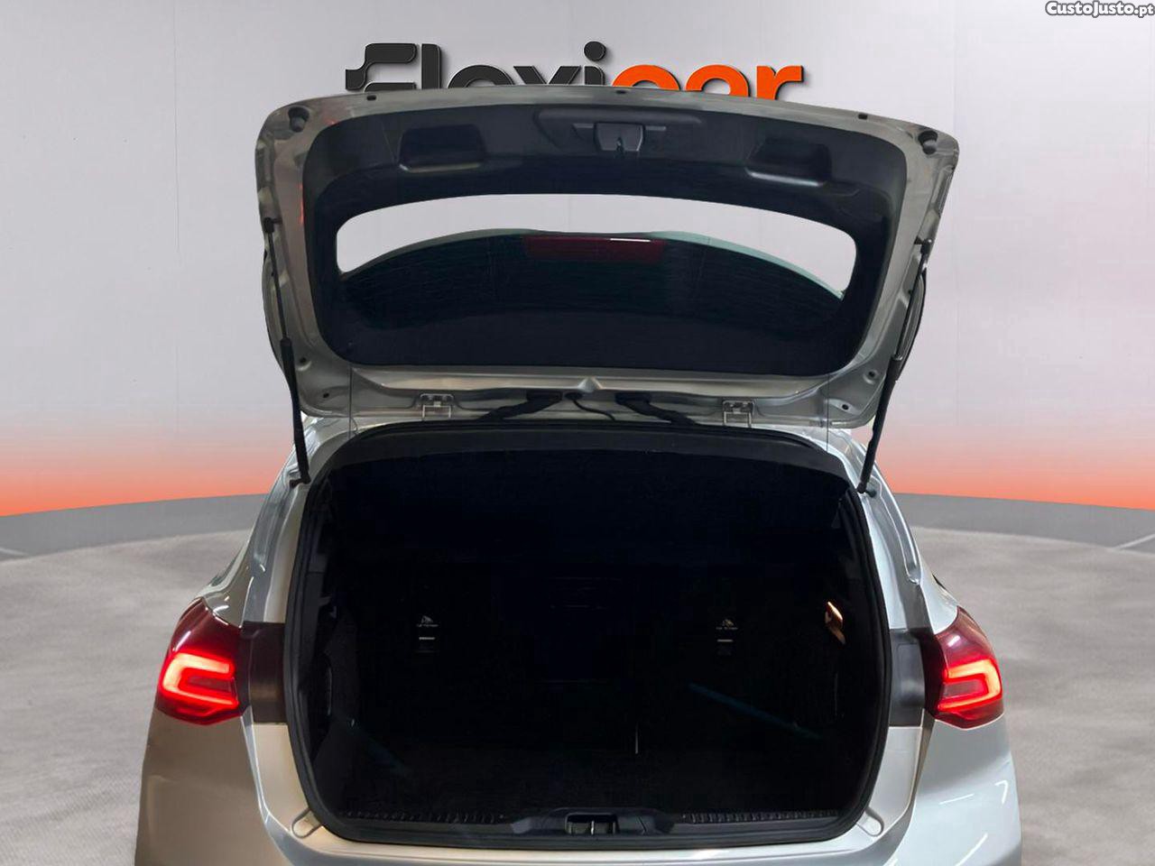 Ford Focus 1.0 EcoBoost MHEV ST-Line — fotografia 6