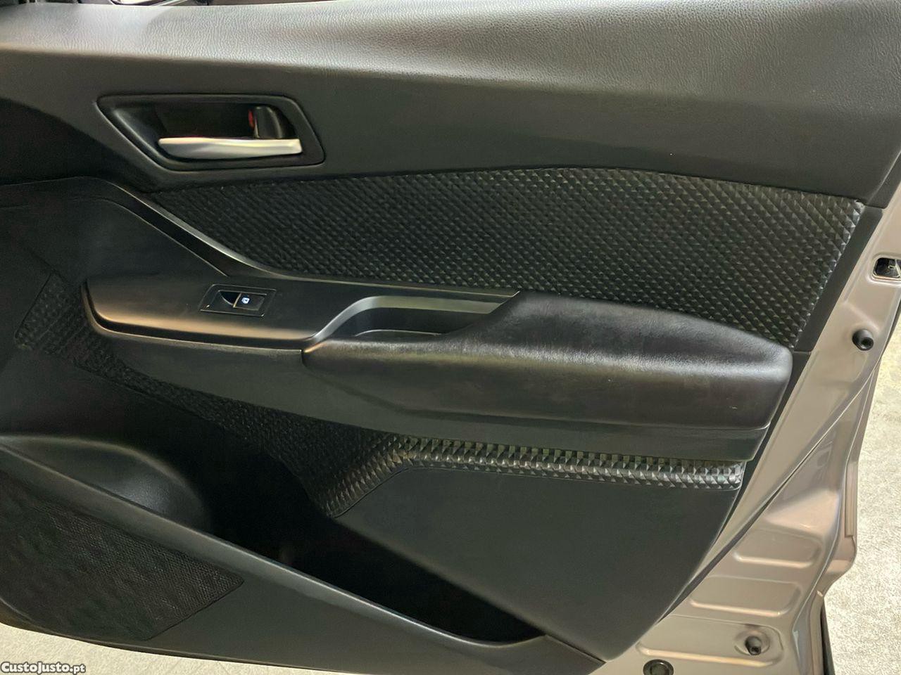 Toyota C-HR 1.8 HSD Comfort — fotografia 3