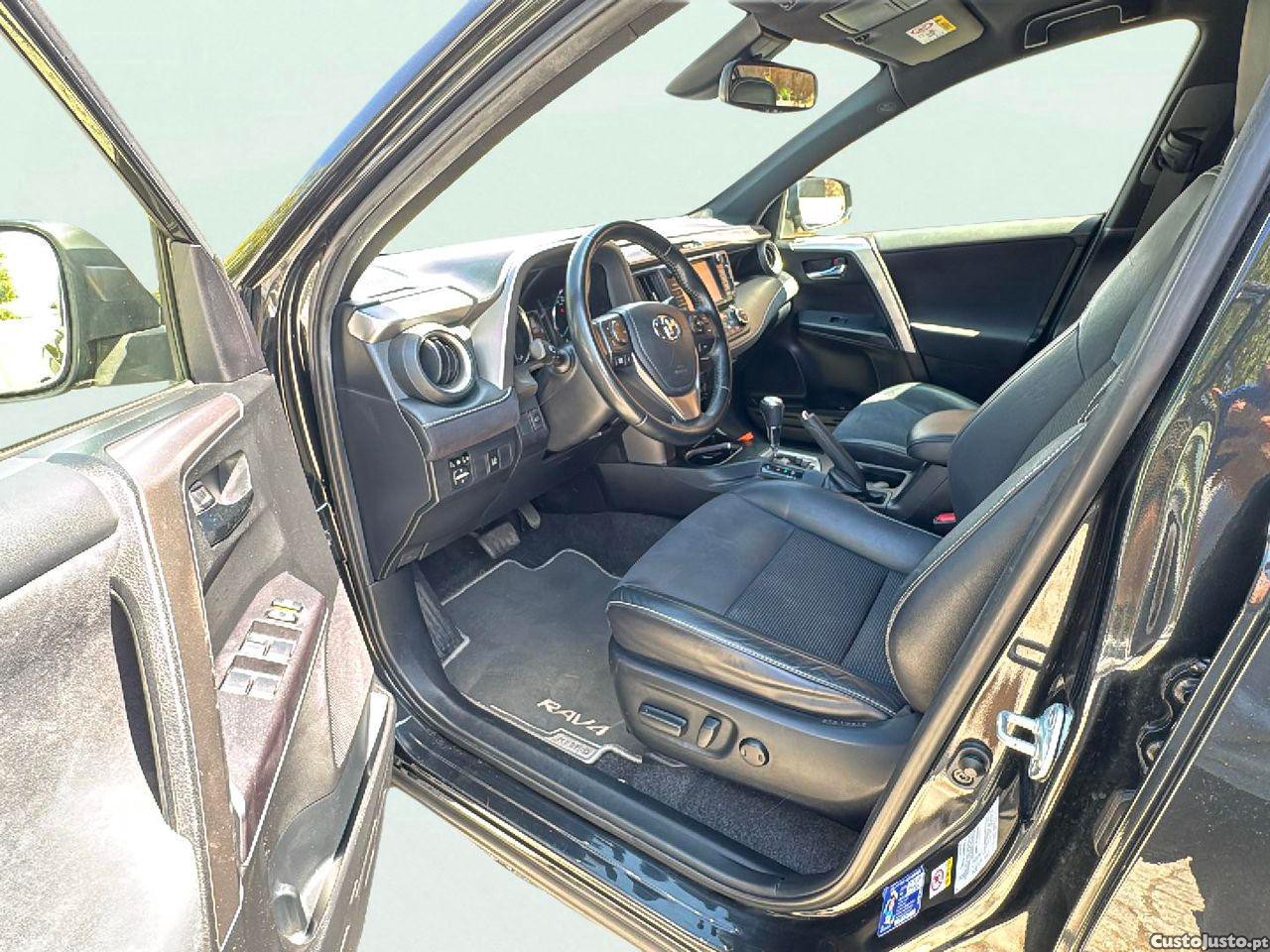 Toyota RAV4 2.5 HSD Comfort — fotografia 8