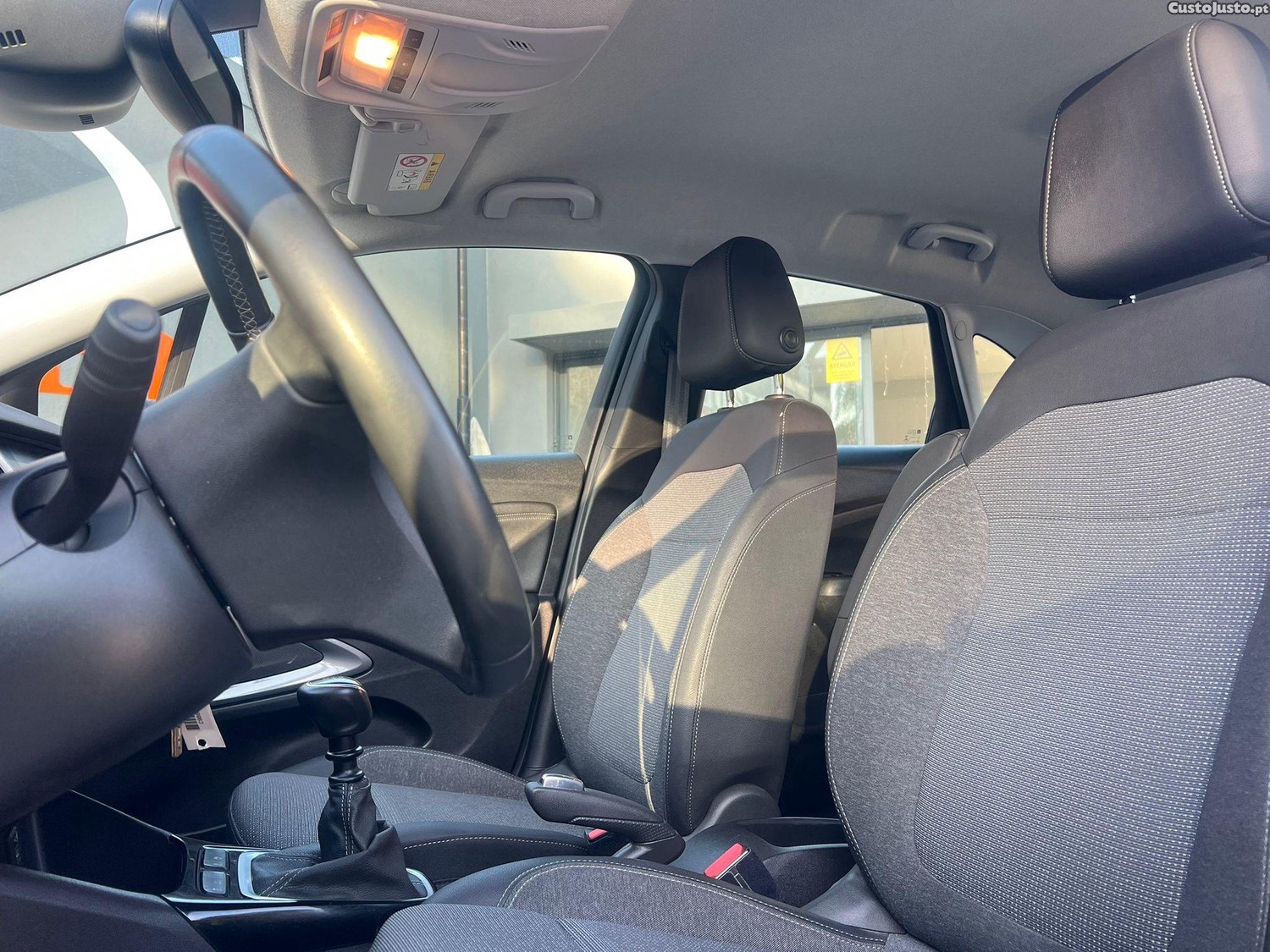 Opel Crossland X 1.2 T Elegance — fotografia 9