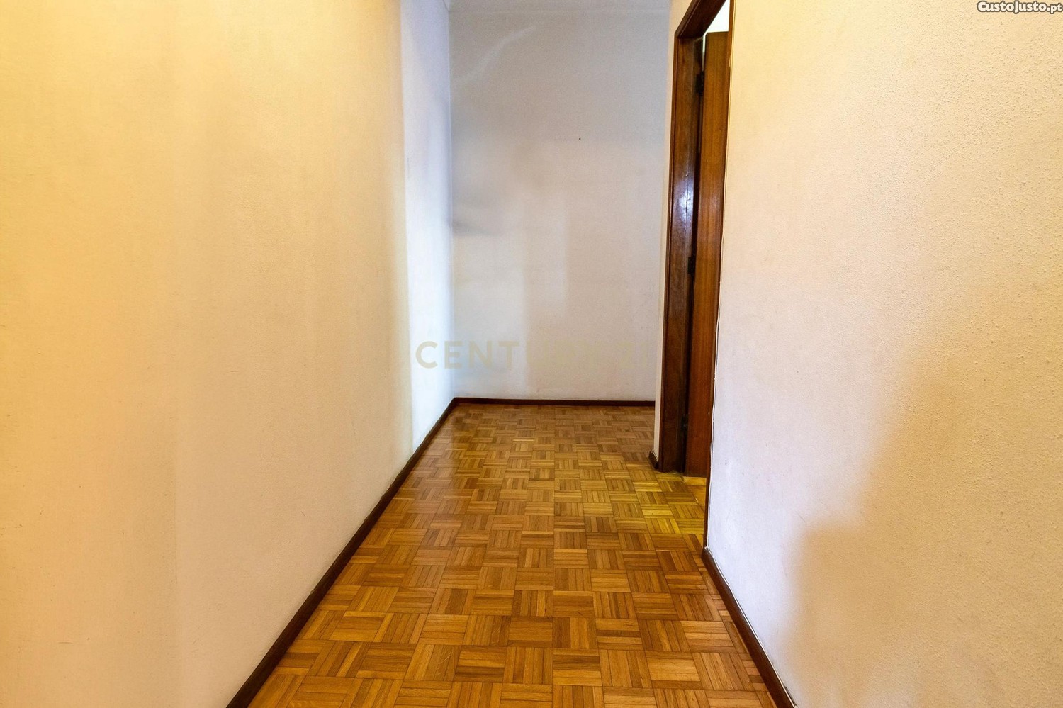 Apartamento T3 | 1º Andar com Garagem