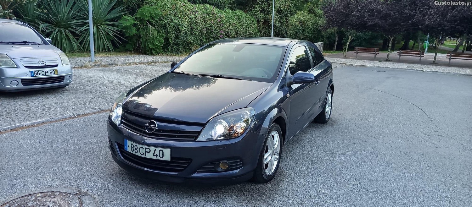 Opel Astra GTC — fotografia 3