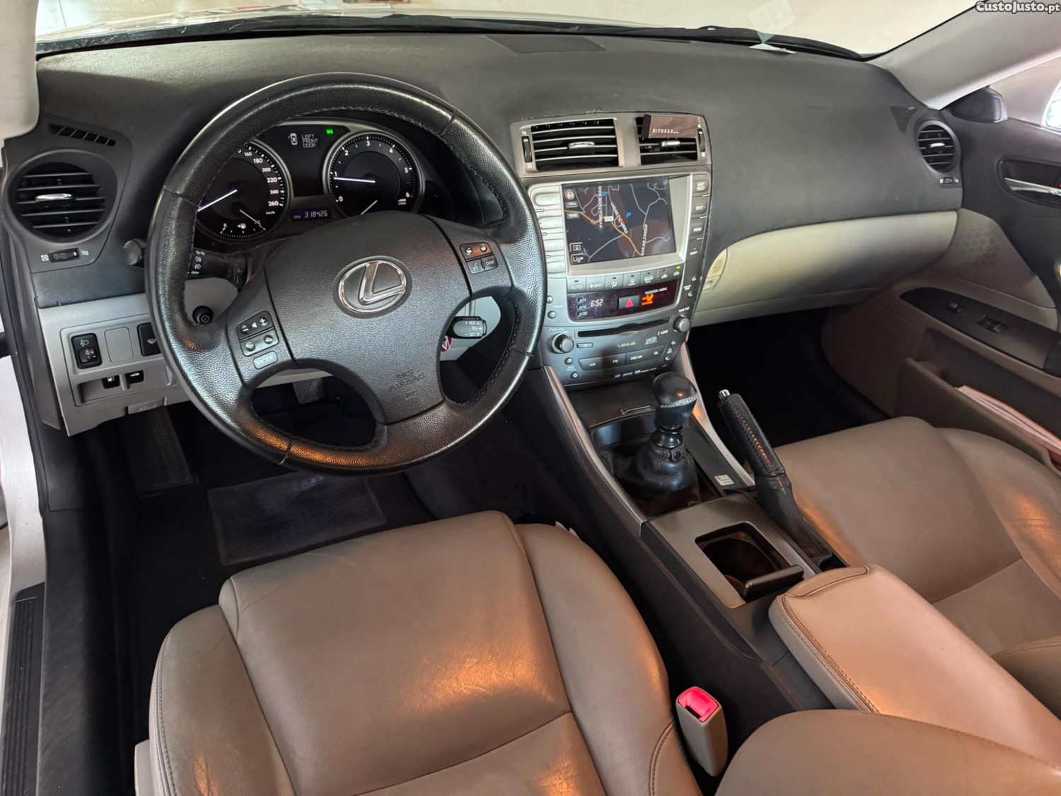 Lexus IS BASE — fotografia 6