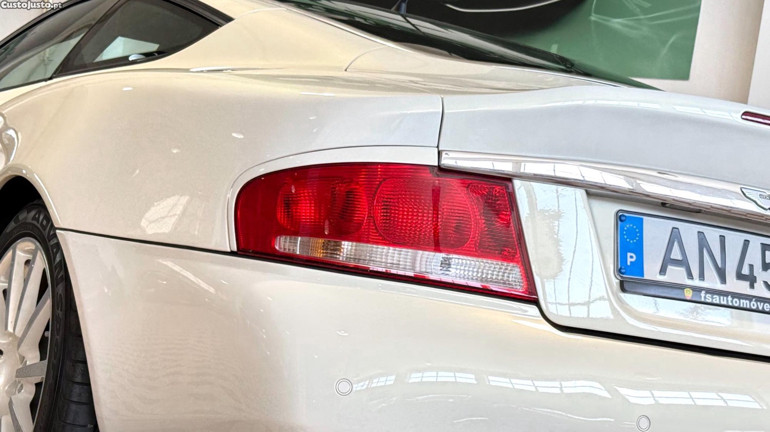 Aston Martin V12 Vanquish S — fotografia 19