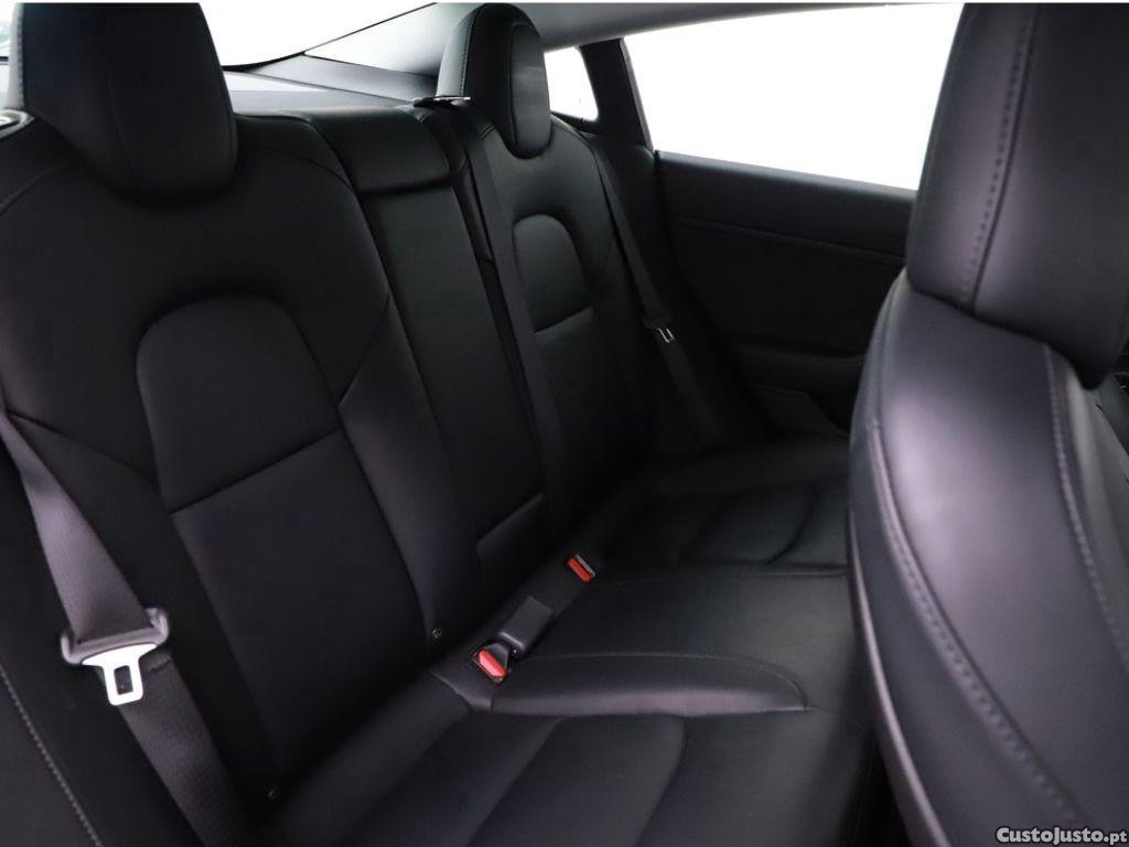 Tesla Model 3 Long-Range RWD — fotografia 10