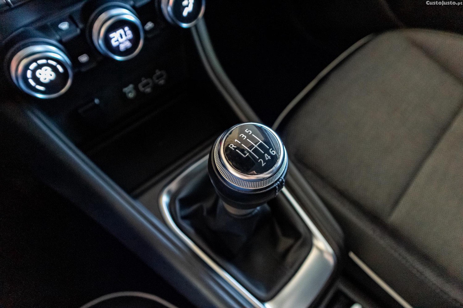 Renault Captur 1.0 TCE EXCLUSIVE — fotografia 5