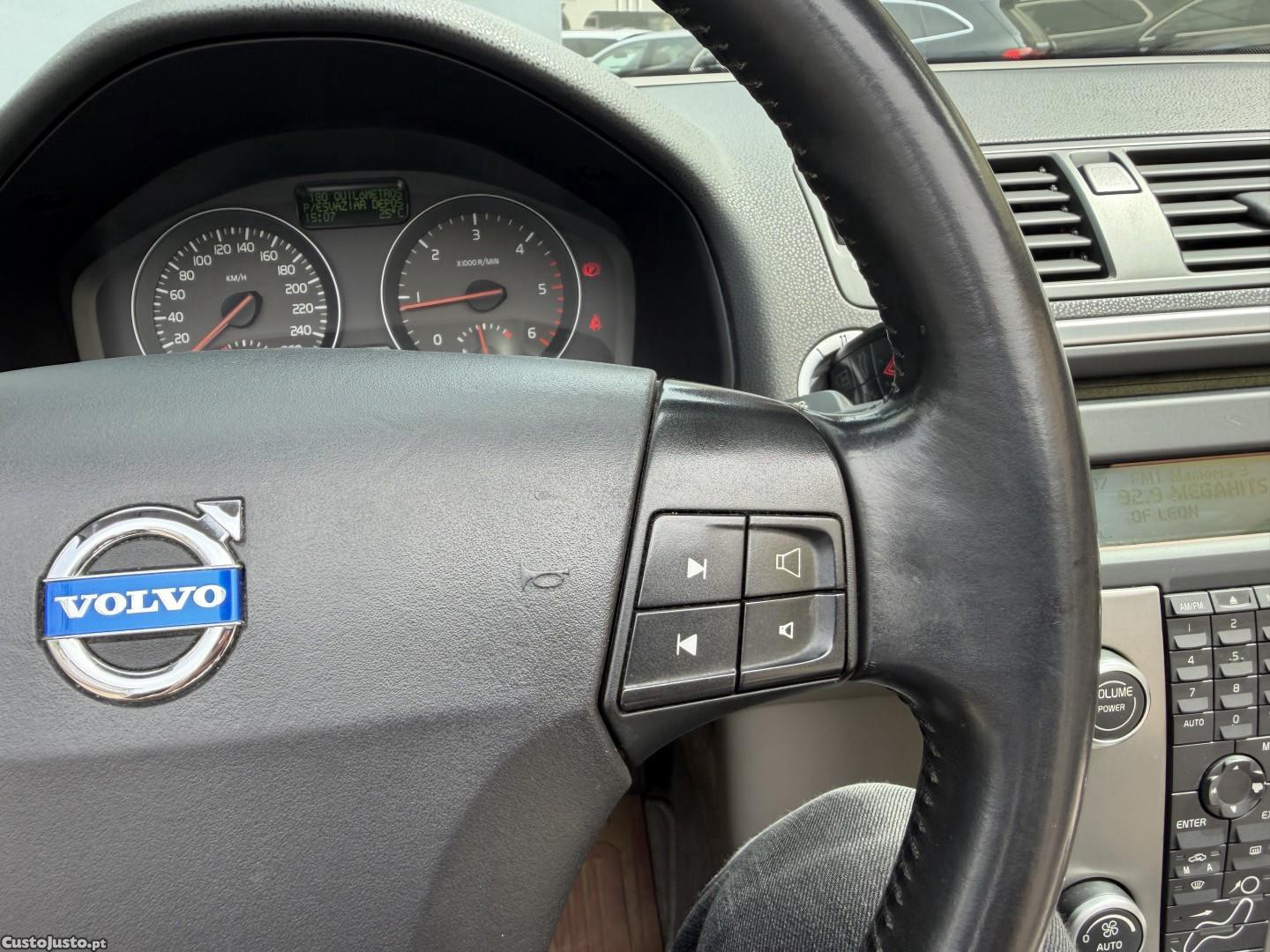 Volvo C70 2.0 D Momentum — fotografia 4