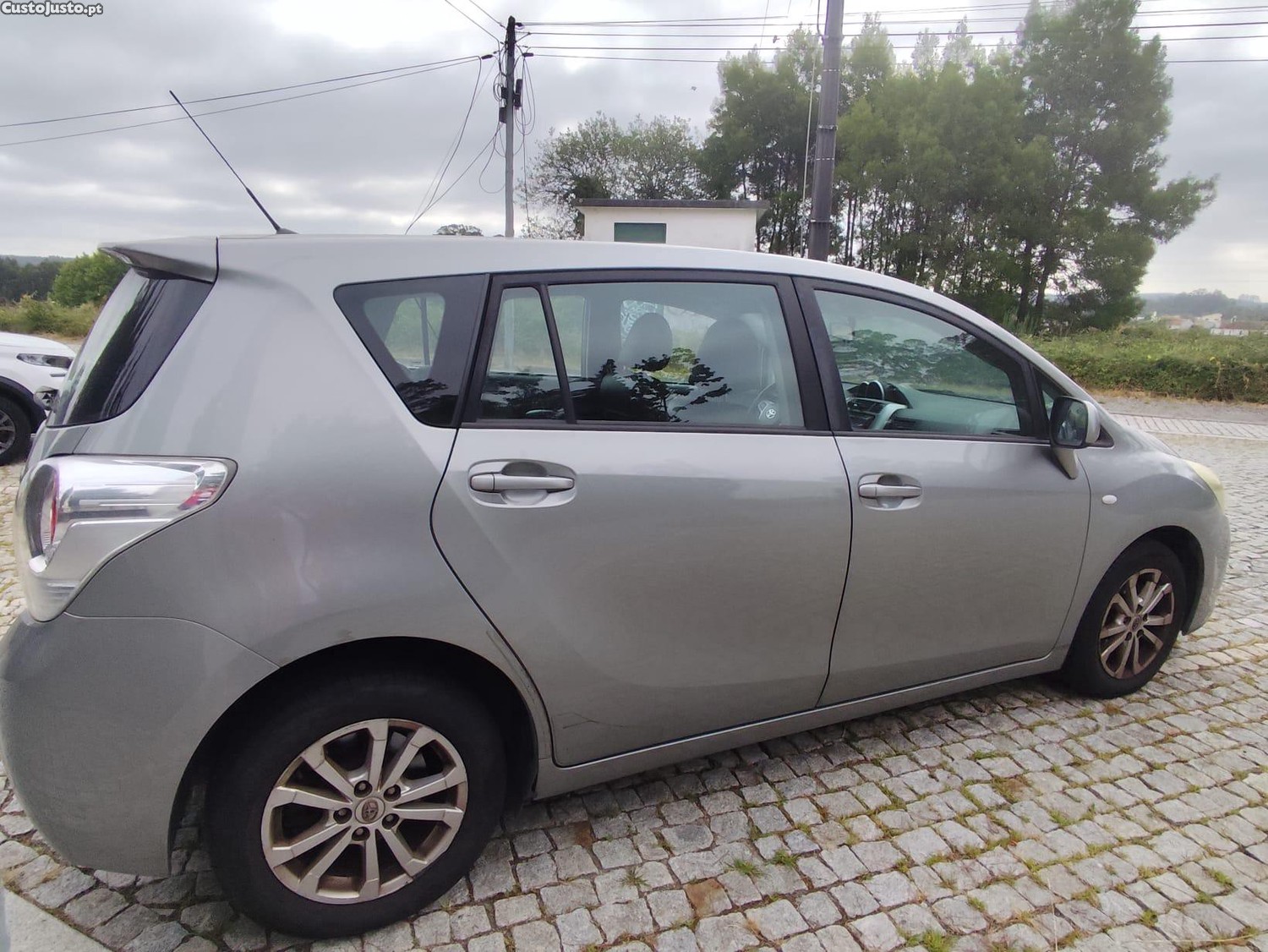 Toyota Verso (AR20) 2.0 D-4D Diesel 126 cv / 93 kW - 10 foto 2
