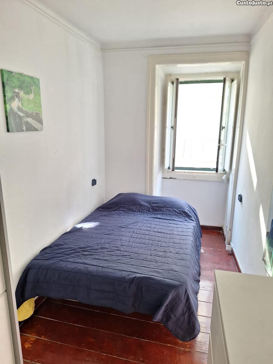 Quarto CASAL. Marquês Pombal. Lisboa. Pede caução.