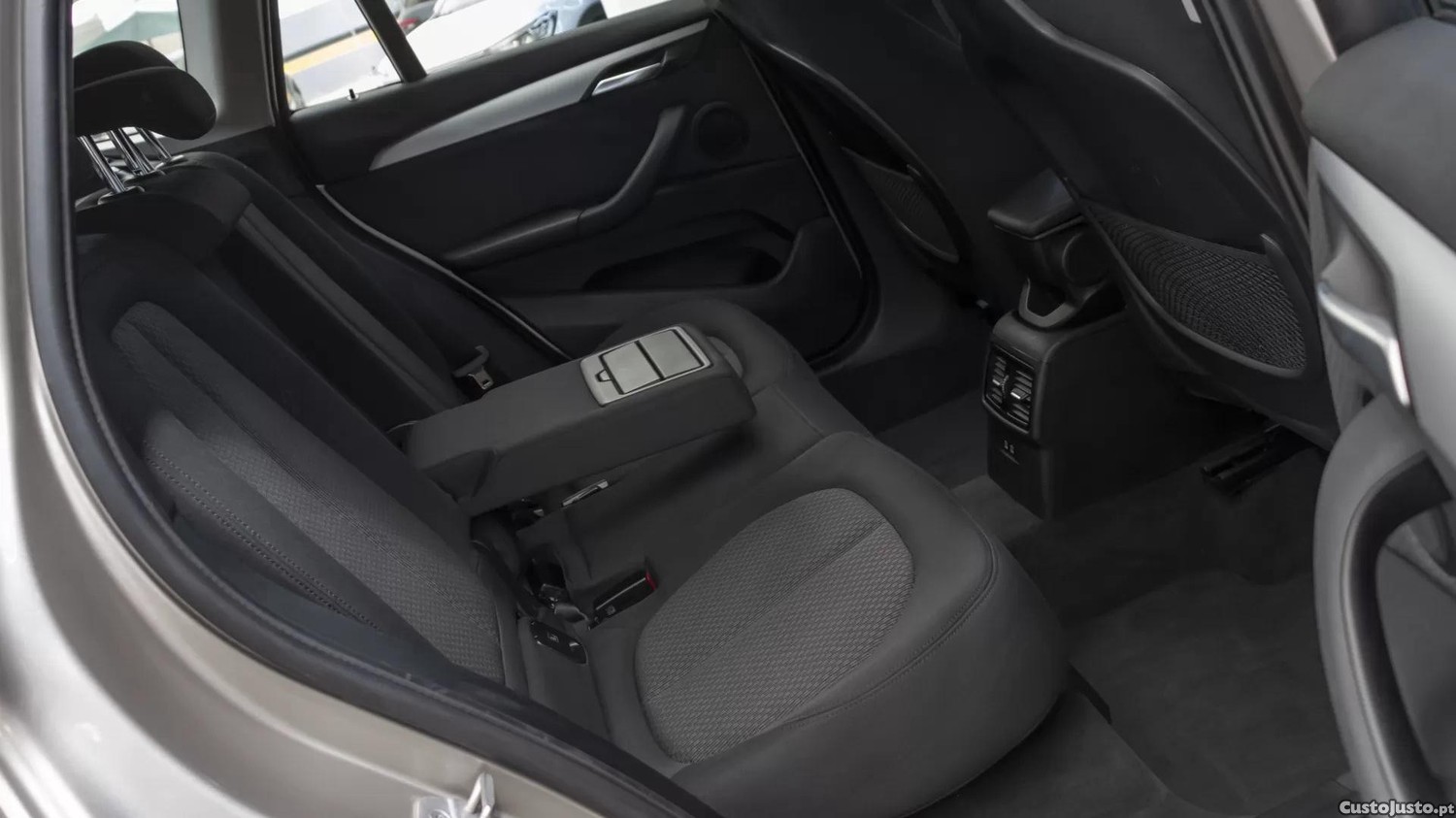 BMW X1 16 d sDrive Nacional — fotografia 2