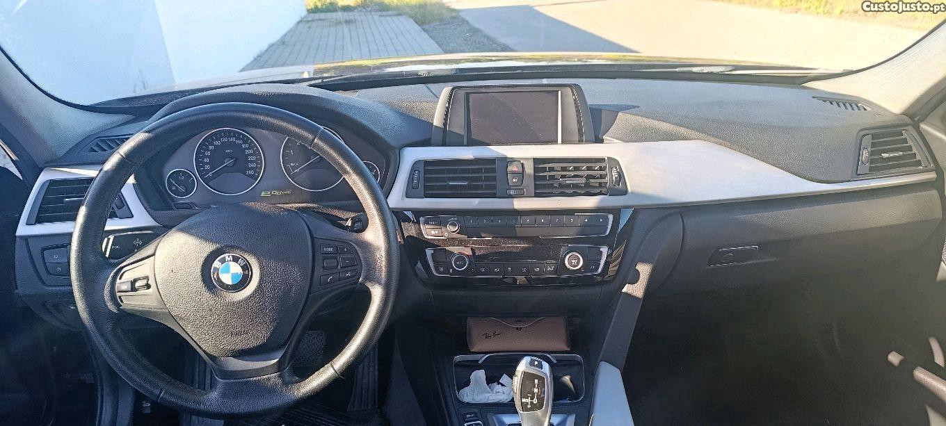 BMW 330 e iperforma — fotografia 5