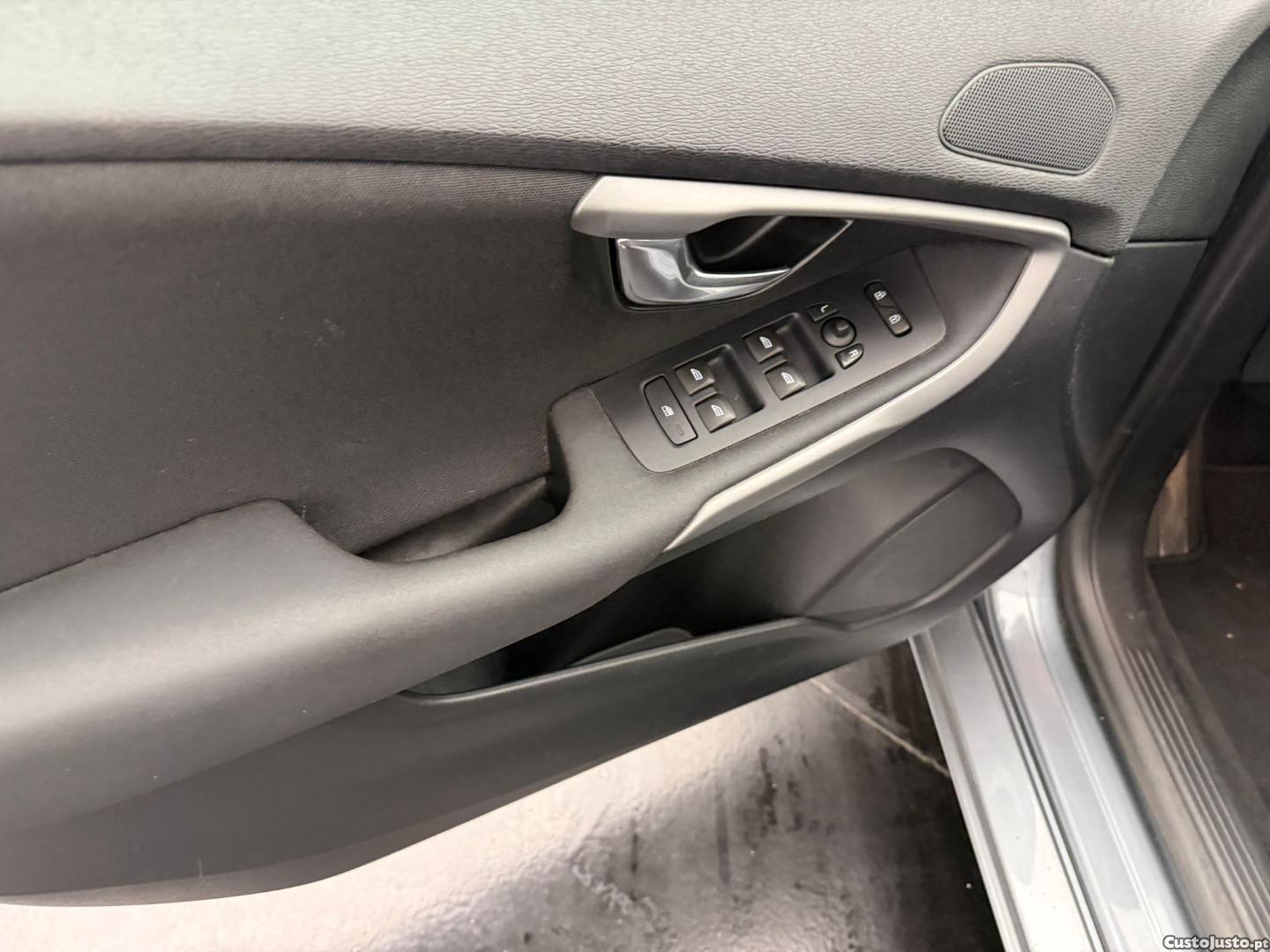 Volvo V40 2.0 — fotografia 10