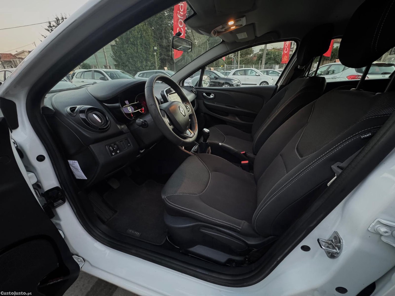 Renault Clio 0.9 TCe Limited — fotografia 10
